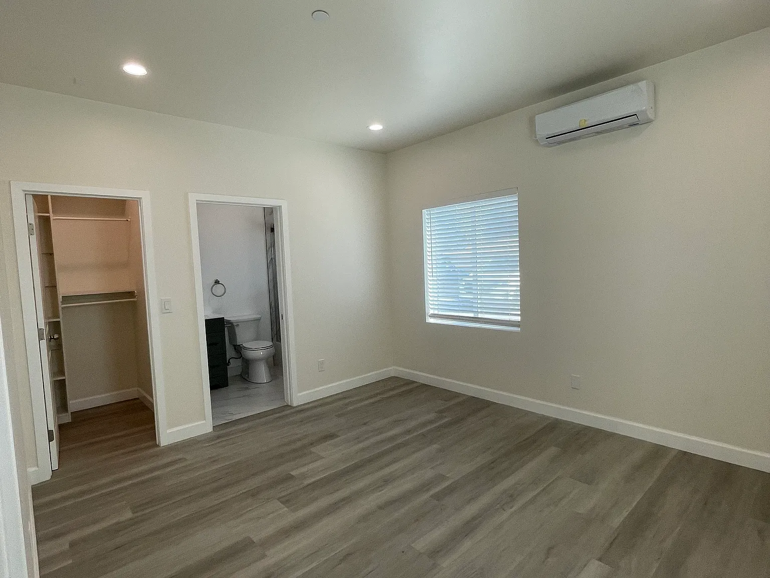 2 bed, 750 sqft, $2,350 — Photo 4