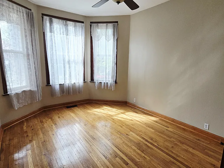 919 N Leavitt St #1F — Photo 1