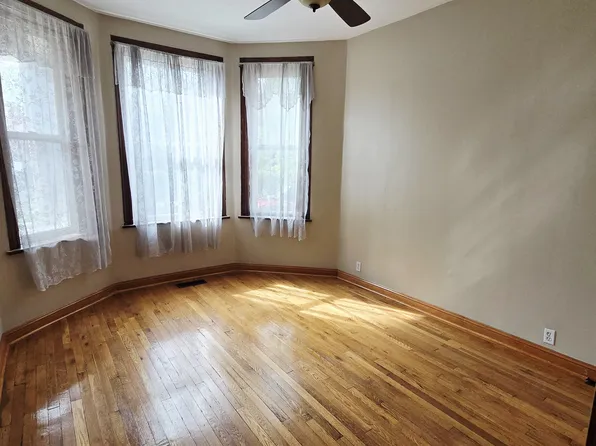 919 N Leavitt St #1F, Chicago, IL 60622