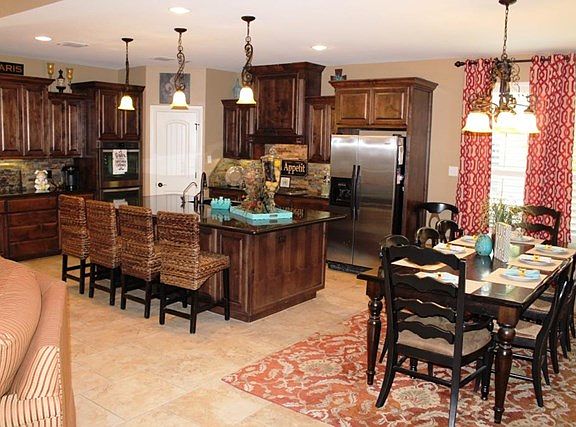 5th image of 806 Trinidad Pl