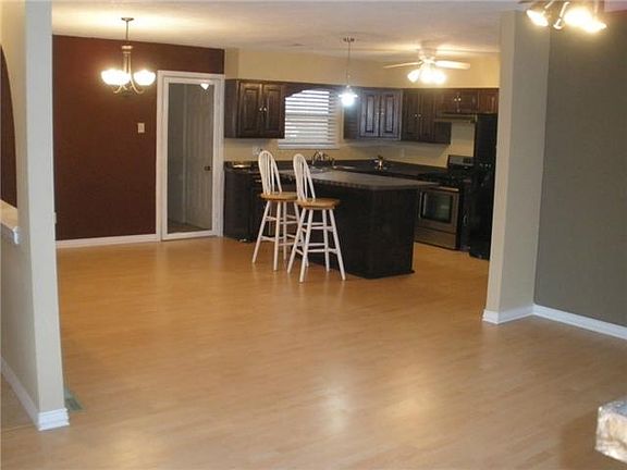 4th image of 410 Stanton Dr