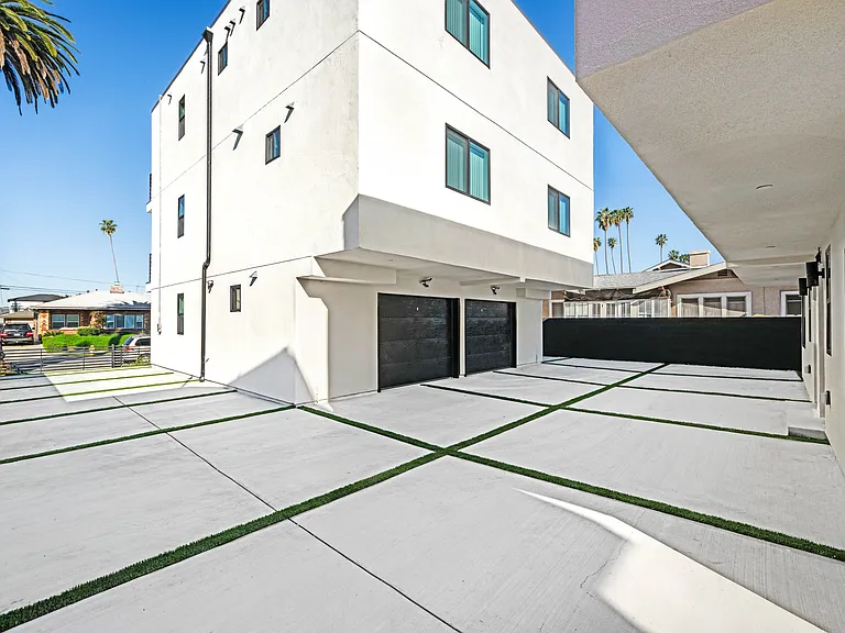 2000 Hillcrest Dr — Photo 6