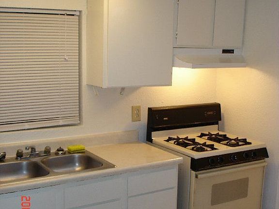 4th image of 3969 T St #B