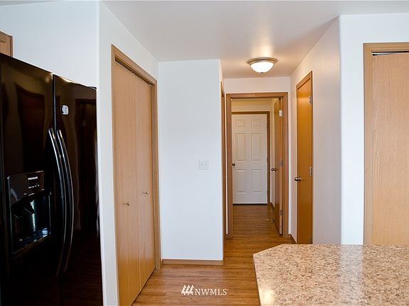 5th image of 1120 E Columbia St
