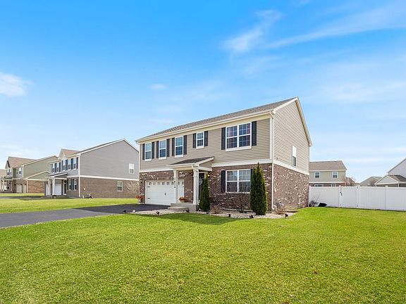 3rd image of 1672 Glenbrooke Ln