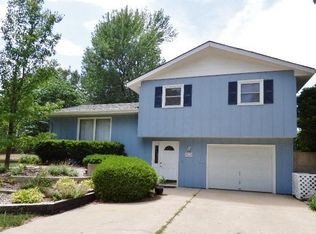 1513 Highland Dr, Manhattan, KS 66503