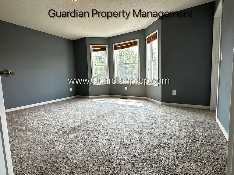 11920 Emery Village Dr N — Photo 4