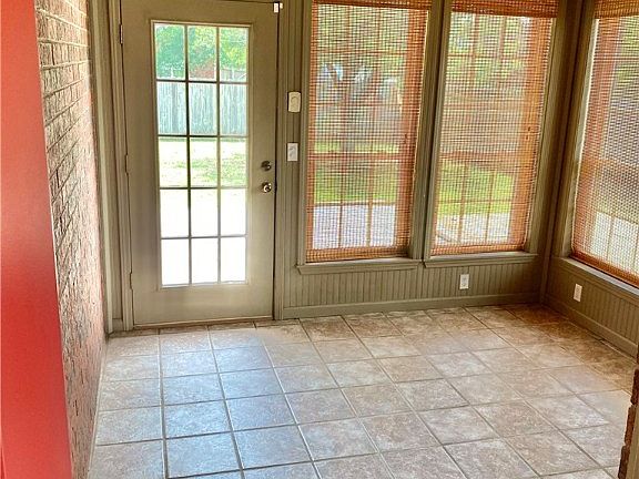 4th image of 15 Northaven St