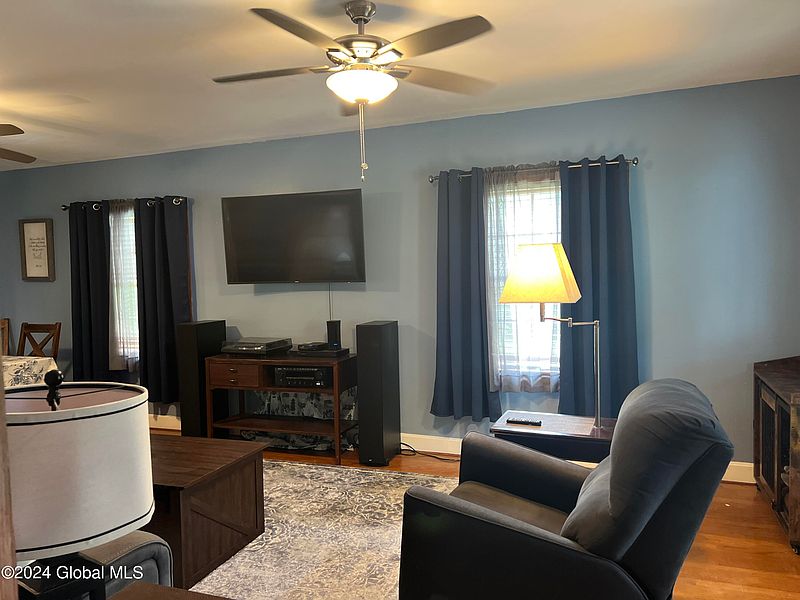 5th image of 413 Swart Hill Road