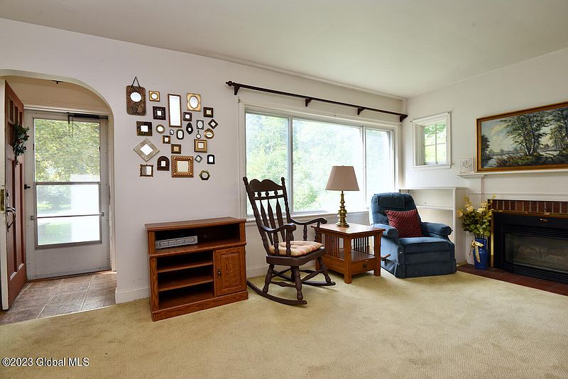 4th image of 2413 Loudon Place