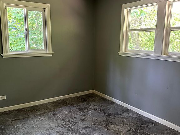 3rd image of 918 Bonnie Brook Ln
