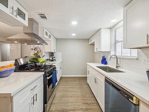 4th image of 3414 Black Locust Drive