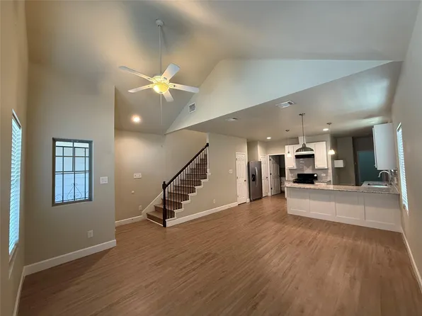 9720 Pelsey St, Houston, TX 77029