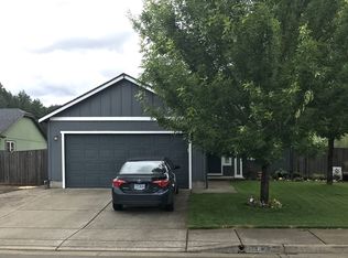 1827 S 58th St, Springfield, OR 97478