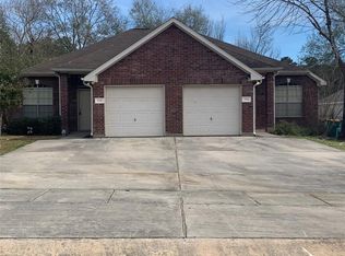 216 Canterbury Dr, Conroe, TX 77303