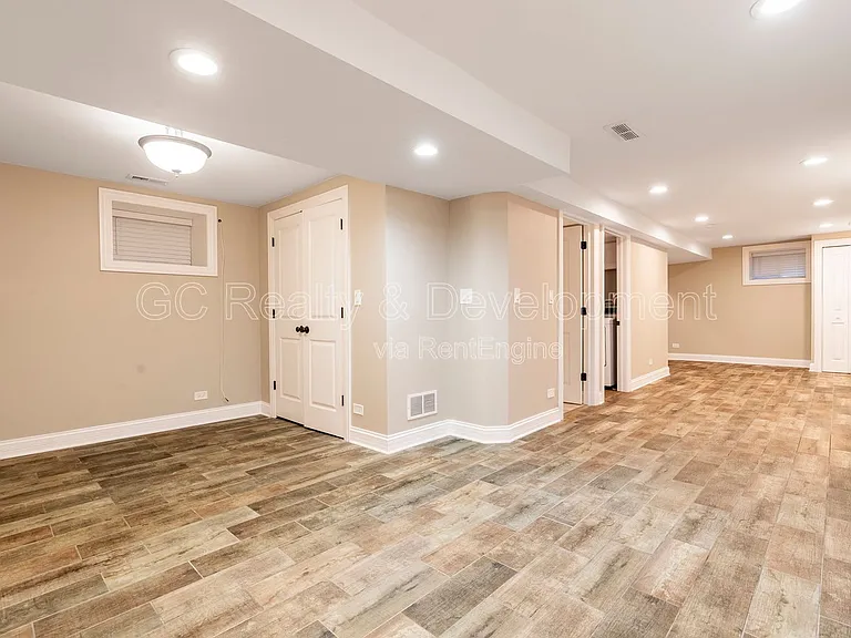 5619 W Irving Park Rd — Photo 15