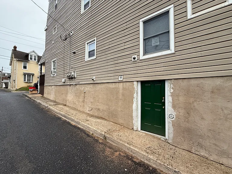 715 W Cedar St #2 — Photo 10
