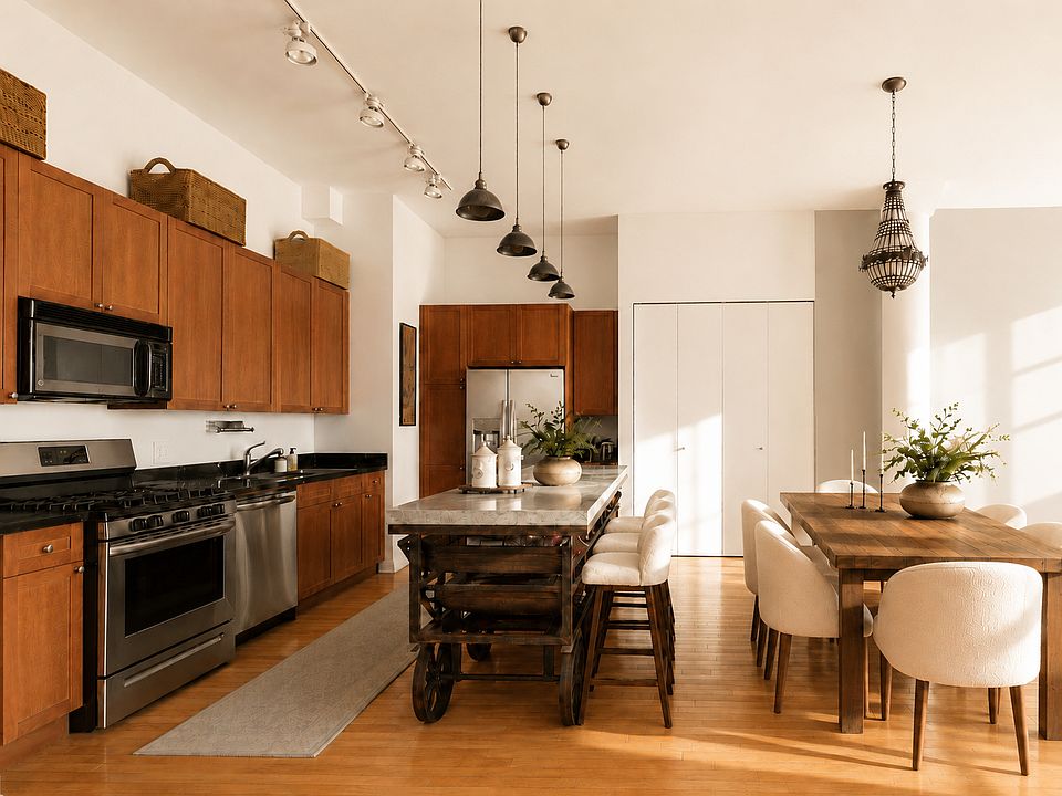 1st image of 252 7th Ave APT 9Y