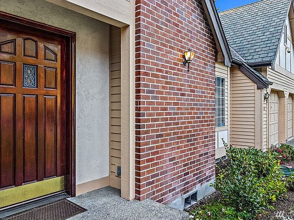 3rd image of 614 Gardiner Ct