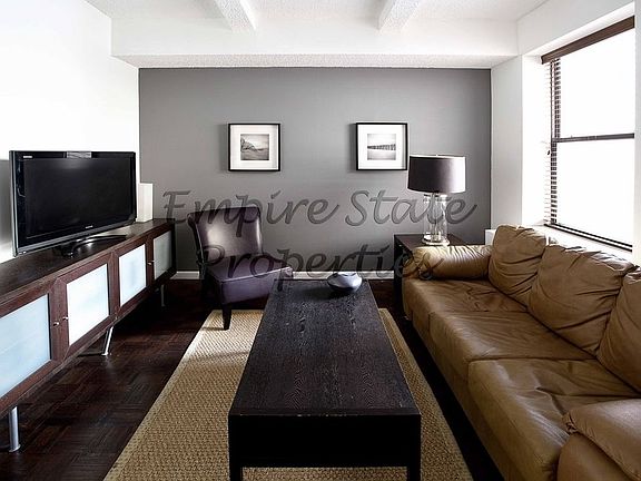 2nd image of 150 W 51st St APT 1020
