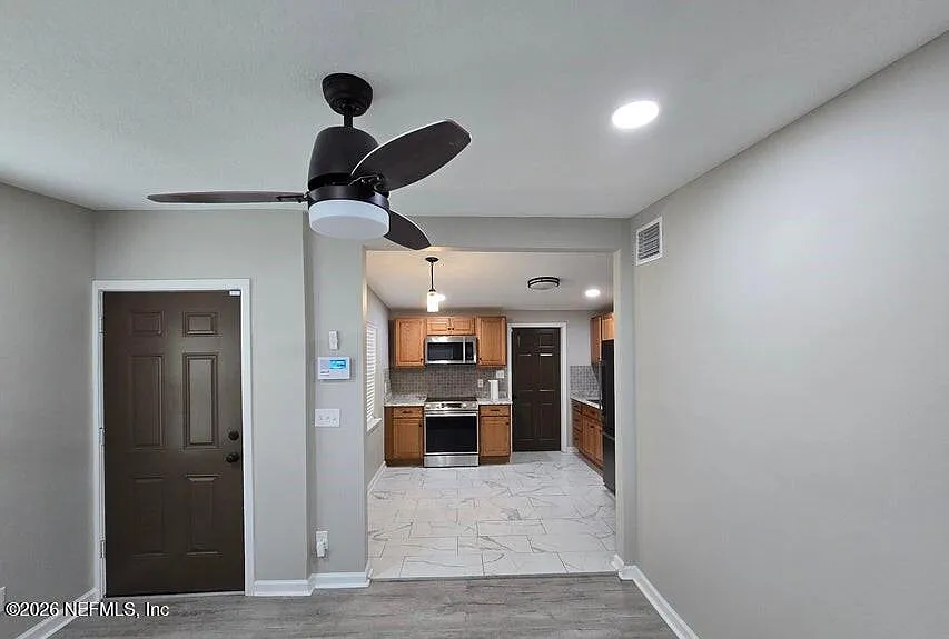 3 bed, 1.0 bath, 861 sqft, $1,500 — Photo 2
