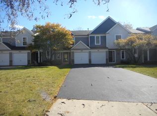 1699 College Green Dr, Elgin, IL 60123