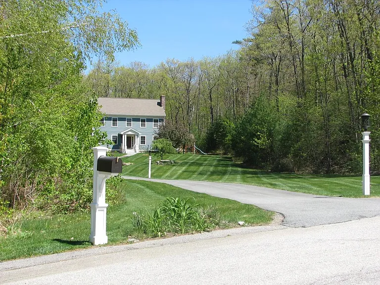 Approaching the house from Sargent Rd
