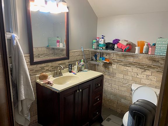 5th image of 28 Kendig St