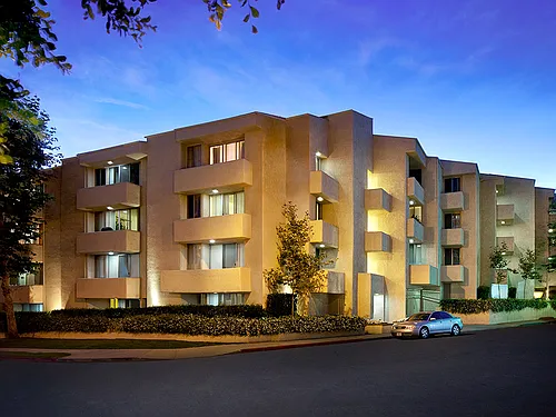 Barry Apartments Photo 1