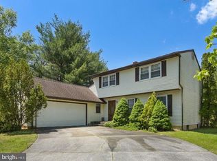 516 Perry Dr, Mount Laurel, NJ 08054