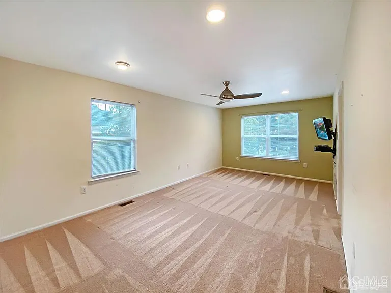 48 Berkshire Way — Photo 9