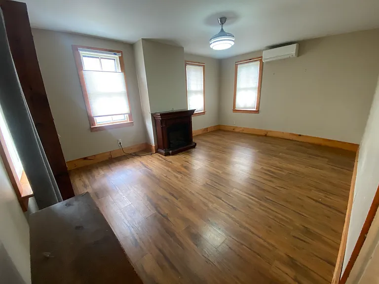 235 E Lamb St — Photo 9