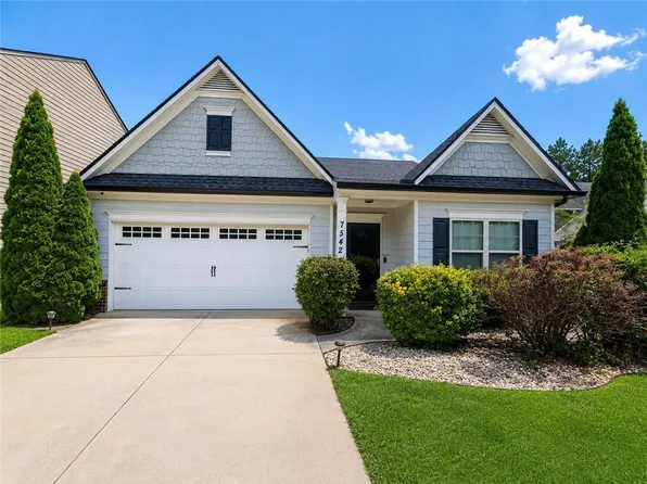 7542 Saint David St, Fairburn, GA 30213