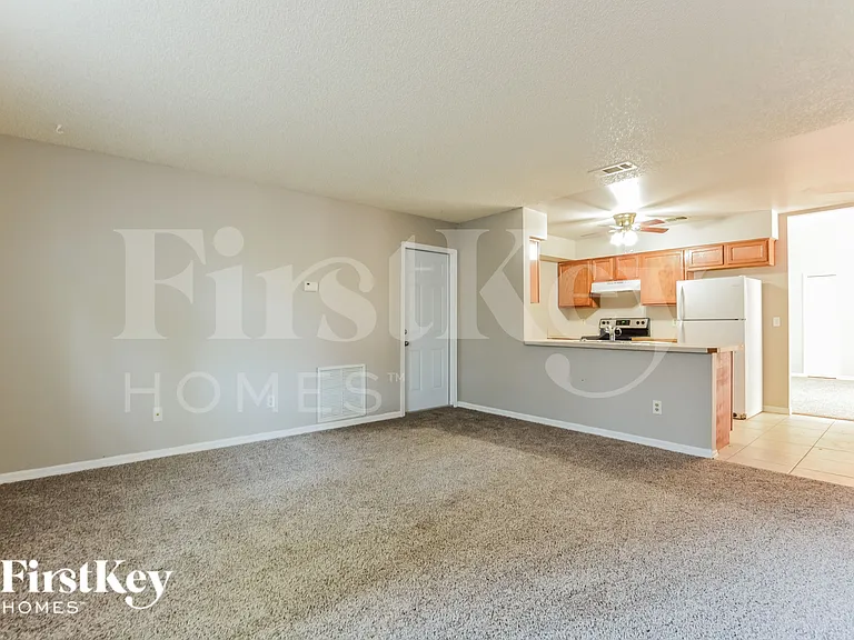 710 Leeward Dr — Photo 4