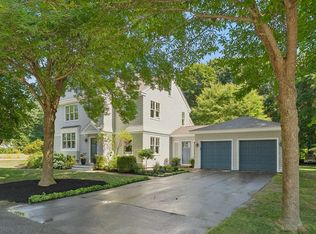 5 Johnson Rd, Falmouth, ME 04105