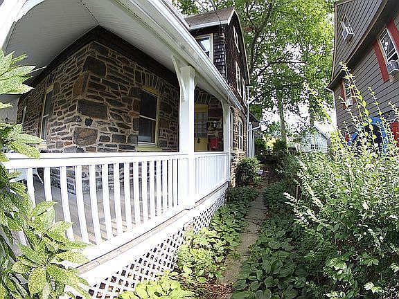 5th image of 122 Merion Ave