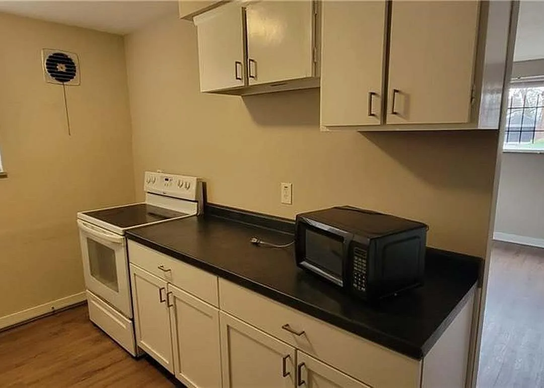 605 Delaware Ave — Photo 4