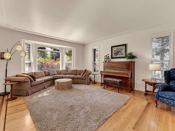 4th image of 416 Arbor Pl