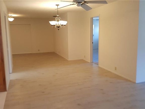 5th image of 998 Dumont Dr