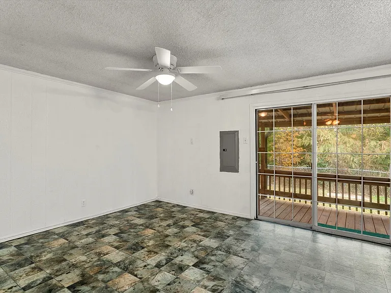 602 Legendary Ln — Photo 11
