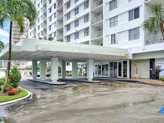 5th image of 500 Bayview Dr APT 1231