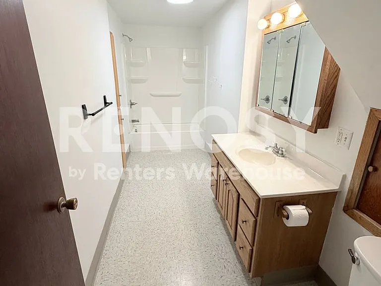 320 Linden Ave W — Photo 12