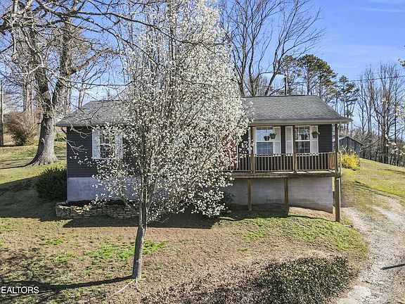 3rd image of 626 Kansas Ln