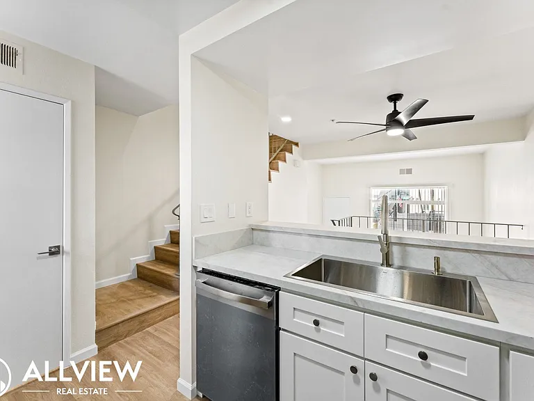 2418 Huntington Street — Photo 16