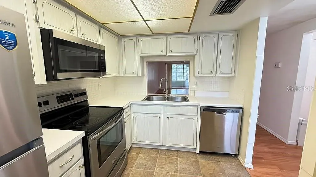 2 bed, 888 sqft, $1,500 — Photo 4