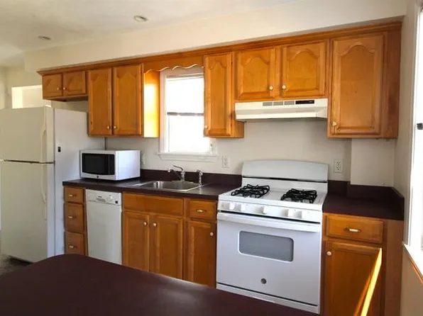 308 Essex St APT 2, Beverly, MA 01915