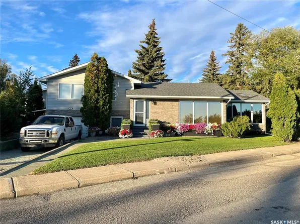 502 101st STREET, North Battleford, SK S9A 0Y6