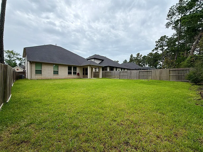 415 Northern Pike Dr — Photo 32