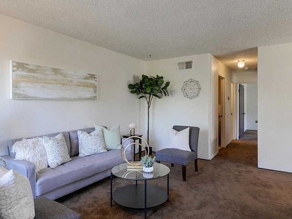 4th image of 933 Summerside Dr Unit B