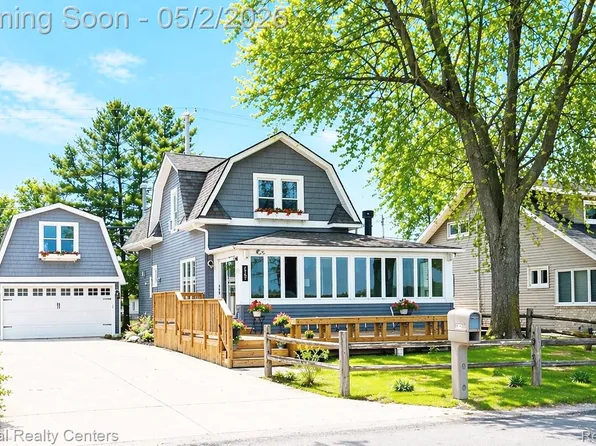 2287 Round Lake Hwy, Manitou Beach, MI 49253